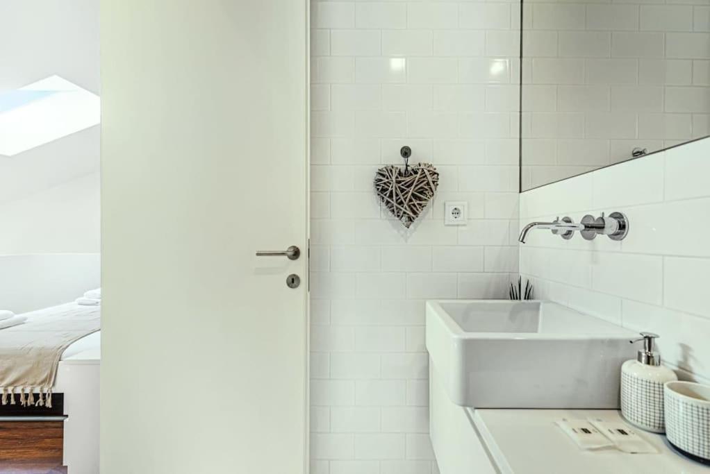 Bombarda Apartments IV By Innkeeper Porto Bagian luar foto